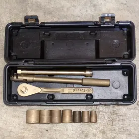 W-290 AMPCO SAFETY TOOLS Drive Socket Set