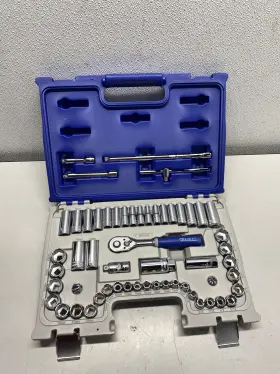 E031812-US EXPERT Tools Drive Socket Ratchet Set