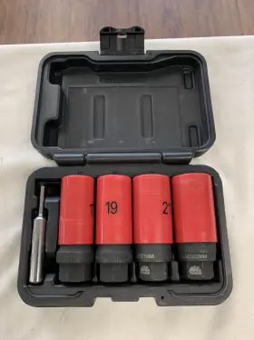 LNES-5PC MAC TOOLS Lug Nut Extractor Set