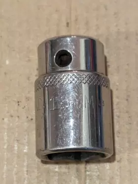V6-18MM MAC TOOLS Drive Point Socket #2