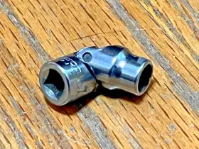 AU7M6 MATCO Drive Point Swivel Socket