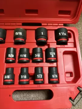 49-66-7010 MILWAUKEE TOOL Drive Standard Point Socket Set #2