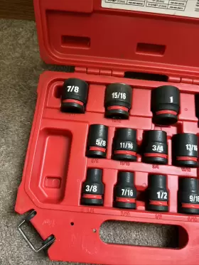 49-66-7010 MILWAUKEE TOOL Drive Standard Point Socket Set #3