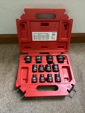49-66-7010 MILWAUKEE TOOL Drive Standard Point Socket Set