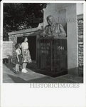 1963 Press Photo Two Young Ladies View William Allen White Statue In Kansas. Fixed Price $19.99.